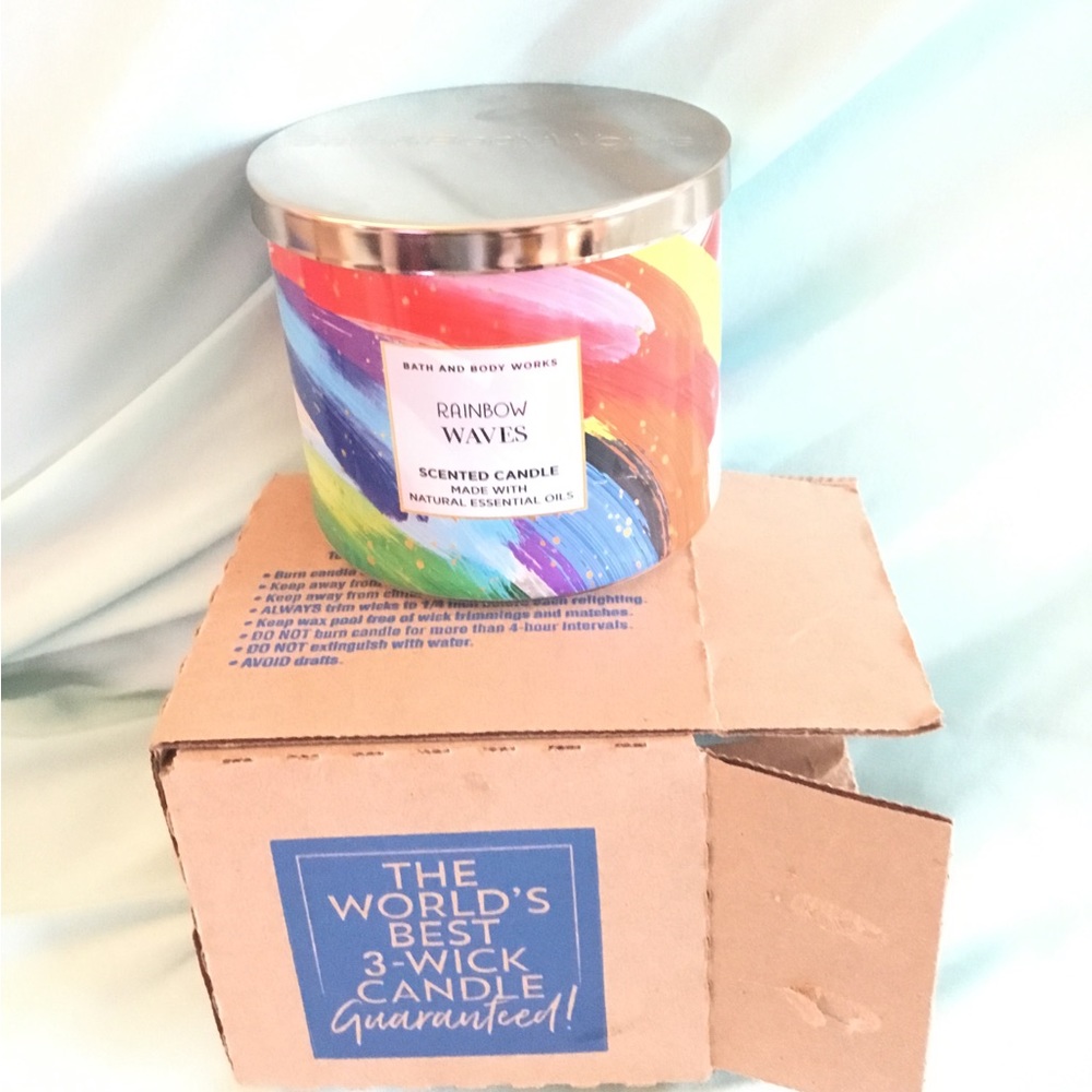 Bath and Body Works Rainbow Waves Essential Oils Three Wick Candle NWT